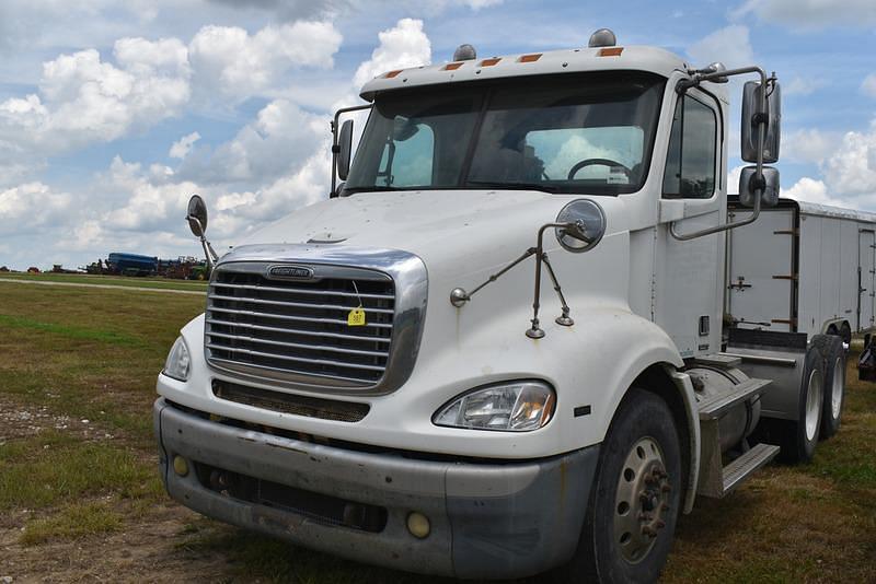 Image of Freightliner Columbia Primary image