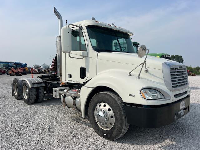 Image of Freightliner Columbia Primary image