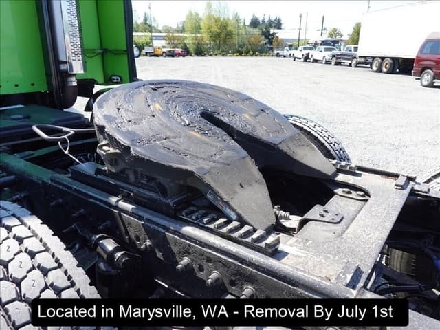 Image of Freightliner Columbia equipment image 1