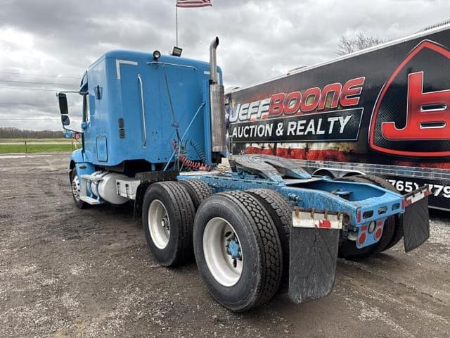 Image of Freightliner Columbia equipment image 1