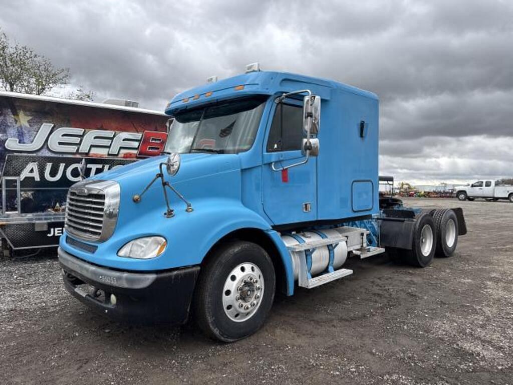 Image of Freightliner Columbia Primary image