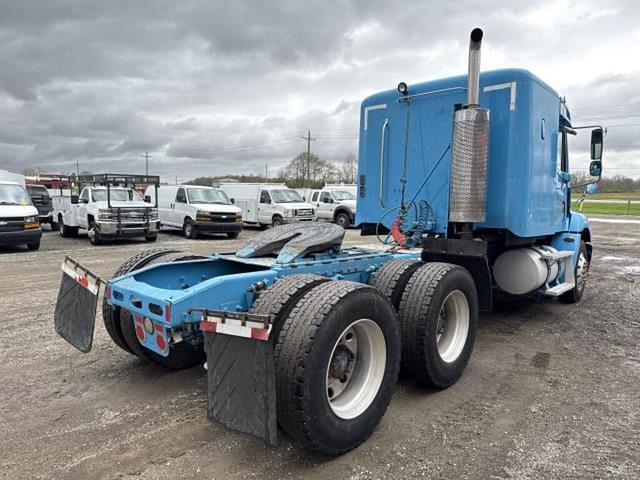 Image of Freightliner Columbia equipment image 2