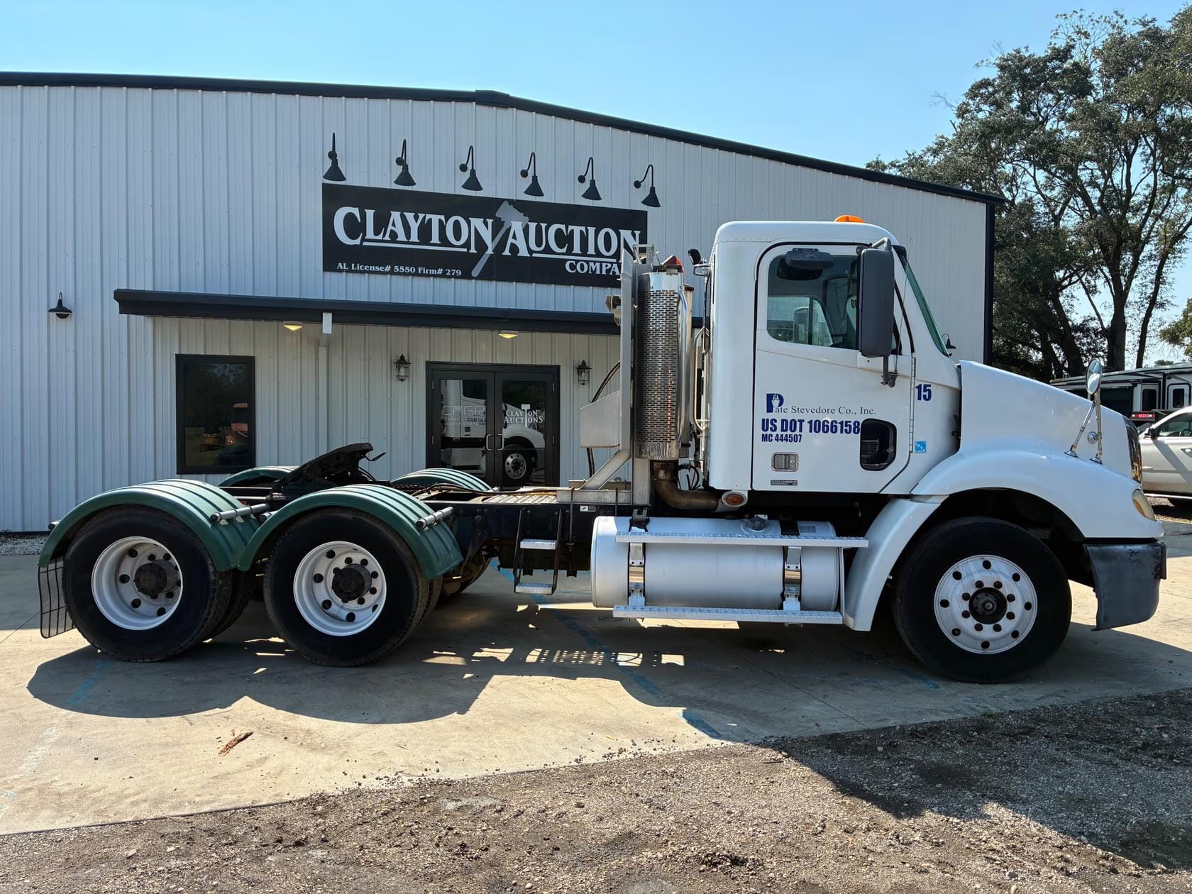 2006 Freightliner Columbia Equipment Image0