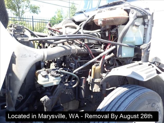 Image of Freightliner Columbia equipment image 1