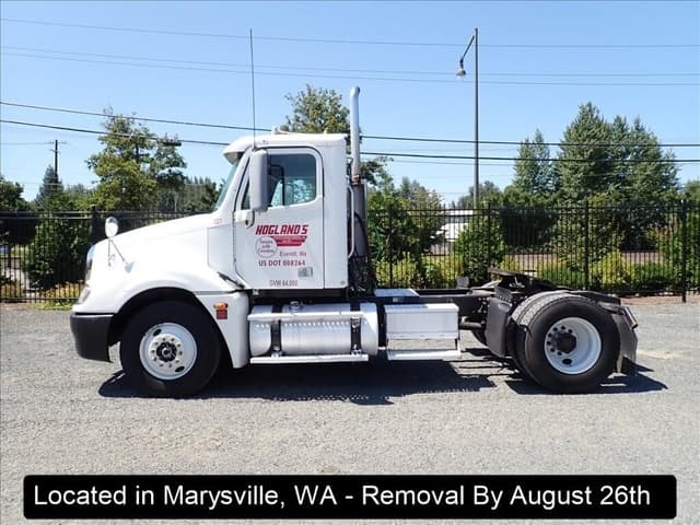 Image of Freightliner Columbia equipment image 3