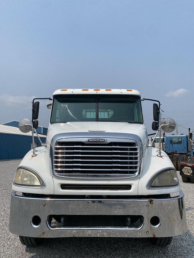 Image of Freightliner CL120 equipment image 4