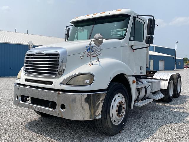 Image of Freightliner CL120 equipment image 3