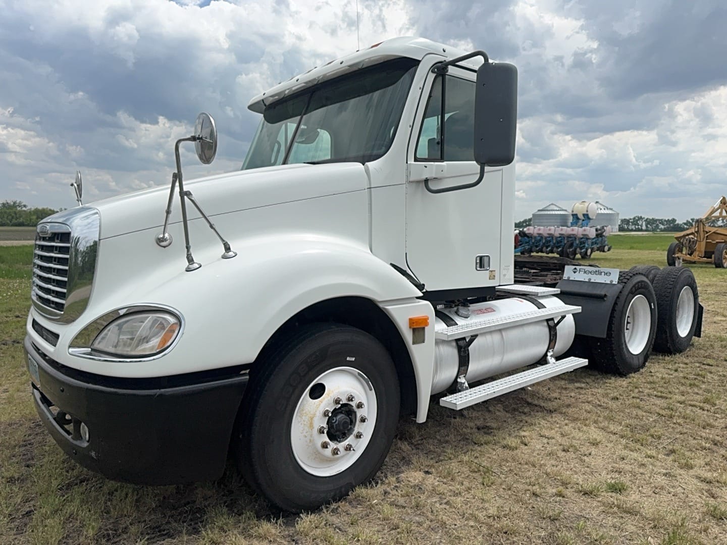 2006 Freightliner Columbia Equipment Image0