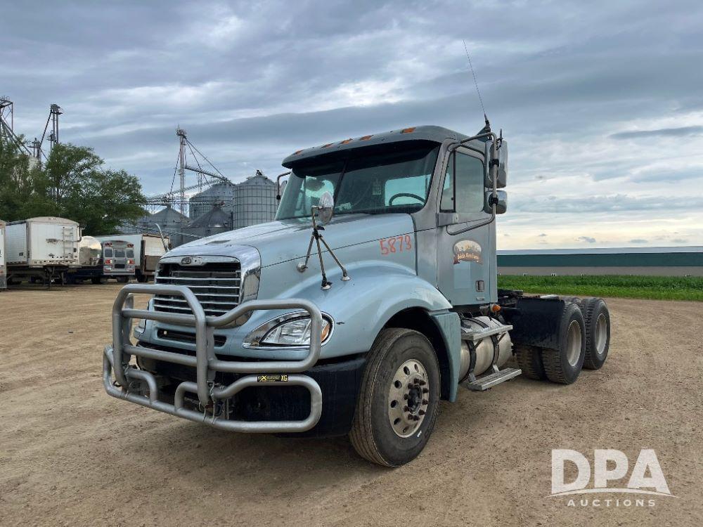Image of Freightliner Columbia Primary image