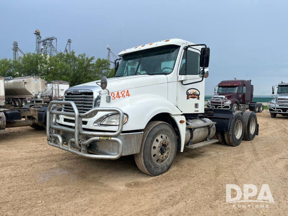 Image of Freightliner Columbia Primary image