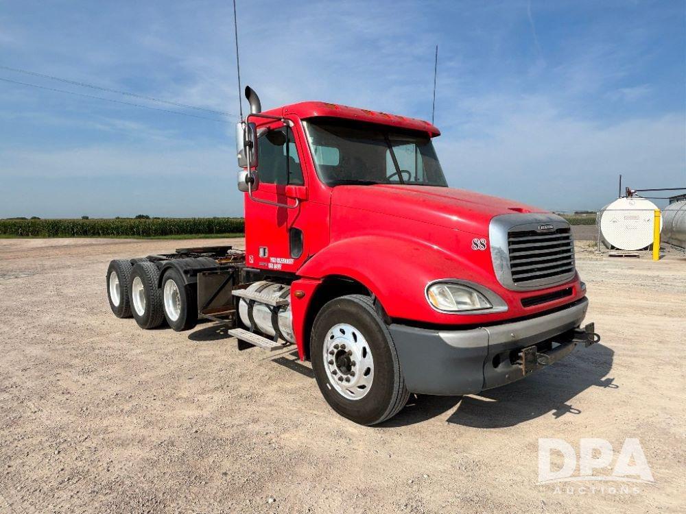 Image of Freightliner Columbia Primary image