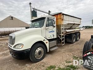 2006 Freightliner Columbia Image