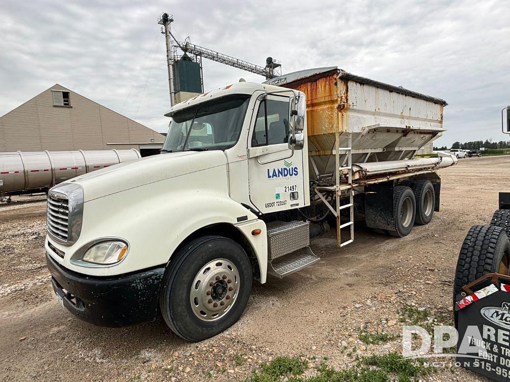 Image of Freightliner Columbia Primary image