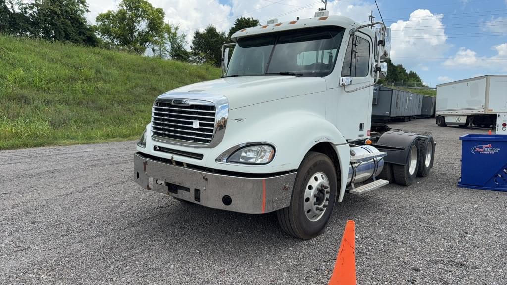 Image of Freightliner Columbia Primary image