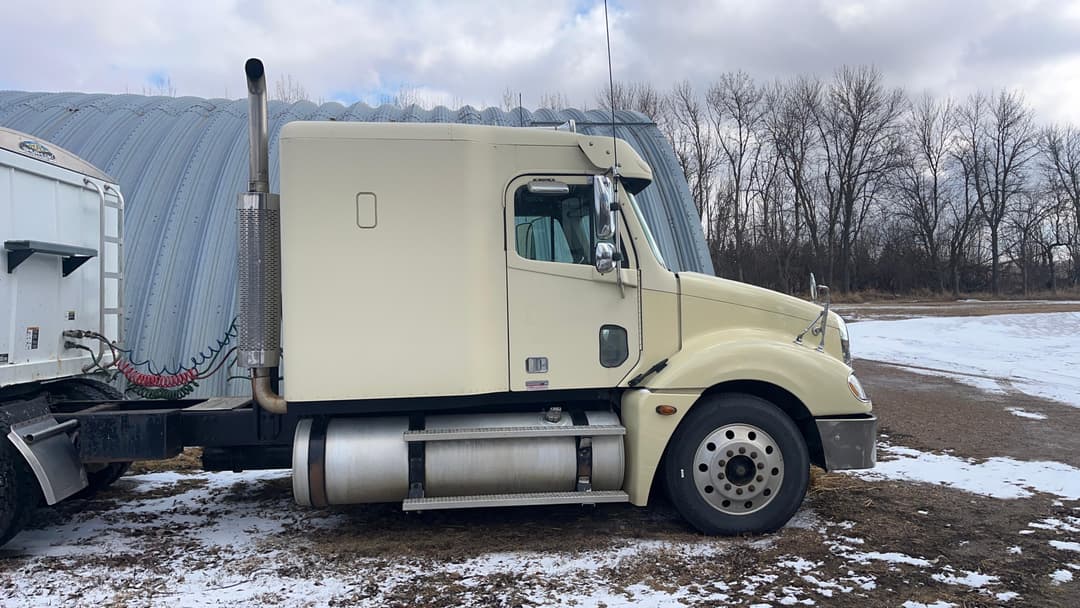 Image of Freightliner Columbia Primary image