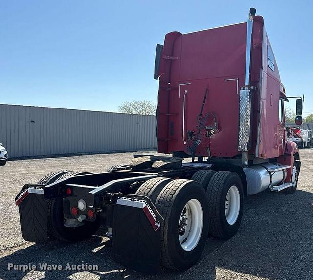 Image of Freightliner Columbia equipment image 4