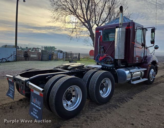 Image of Freightliner Columbia equipment image 4