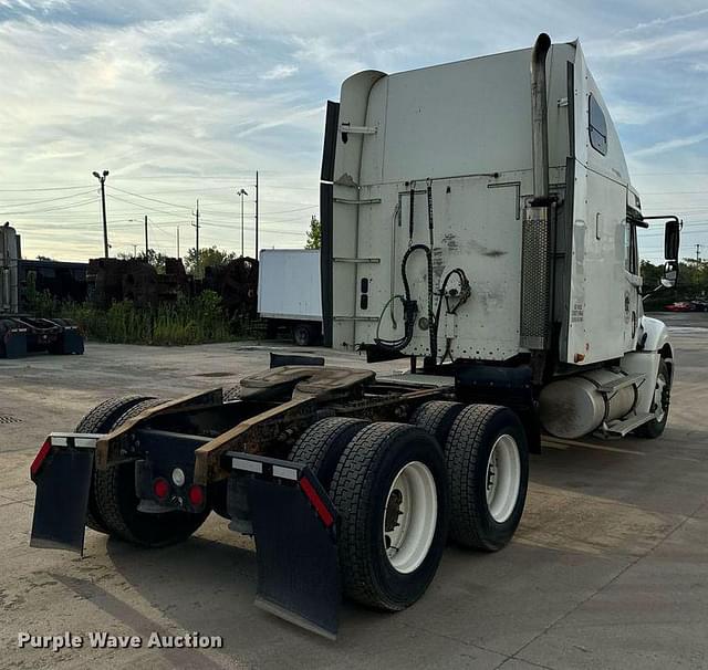 Image of Freightliner Columbia equipment image 4