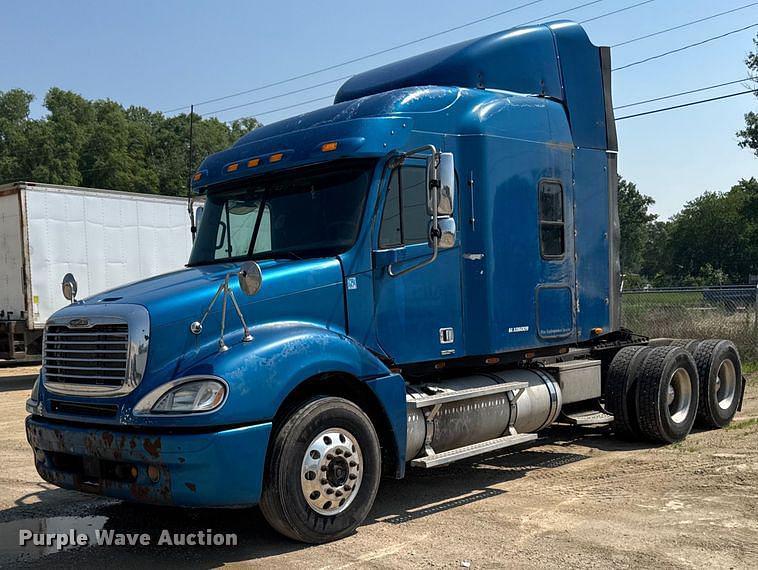Image of Freightliner Columbia Primary image