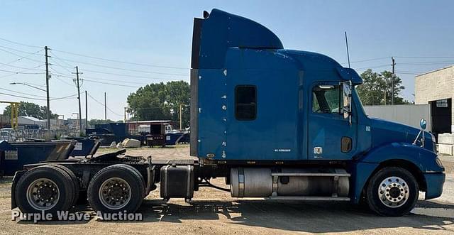 Image of Freightliner Columbia equipment image 3