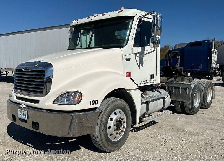 Image of Freightliner Columbia Primary image