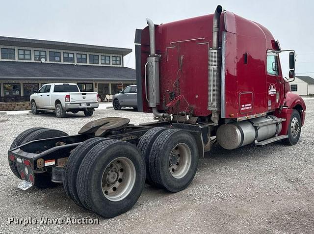 Image of Freightliner Columbia equipment image 4