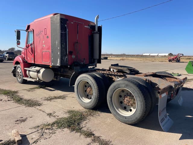 Image of Freightliner Columbia equipment image 3