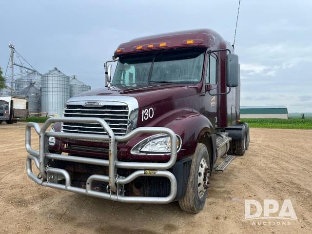 Image of Freightliner Columbia equipment image 1
