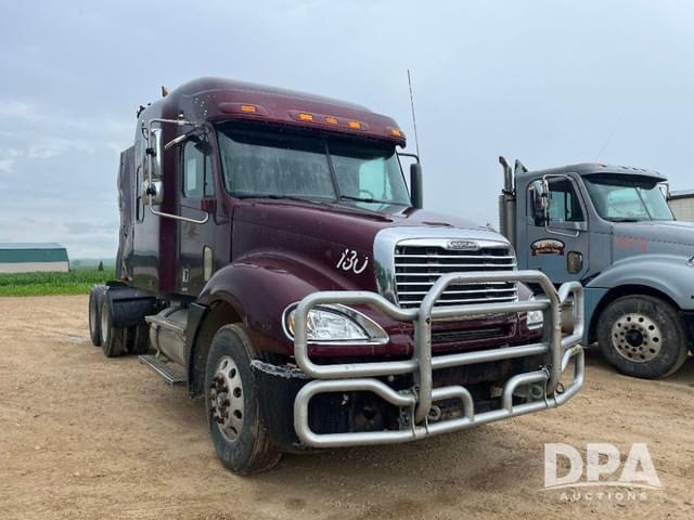 Image of Freightliner Columbia equipment image 4