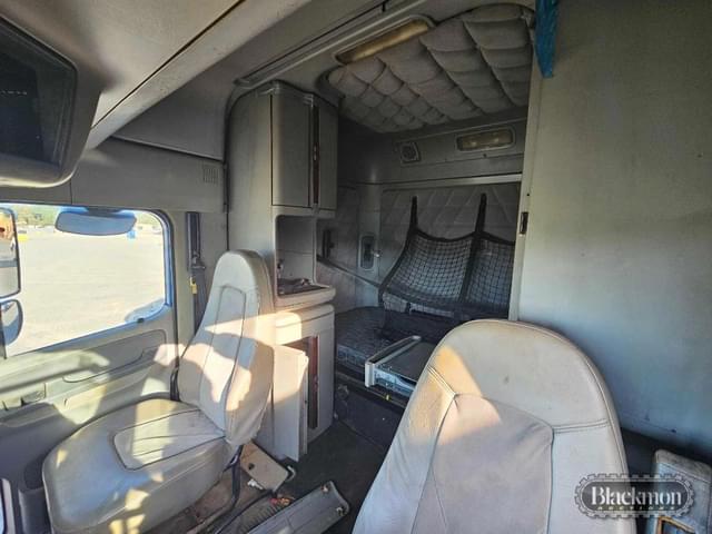 Image of Freightliner Columbia equipment image 4