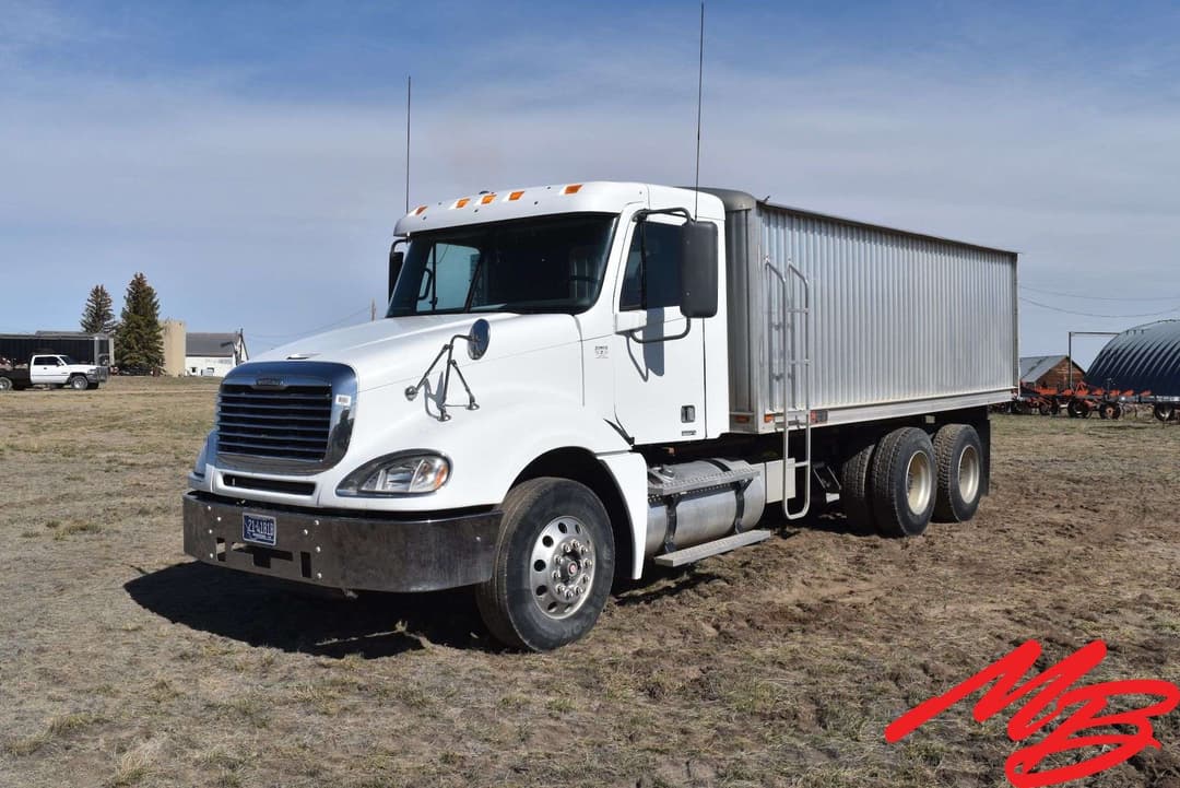 Image of Freightliner Columbia Primary image