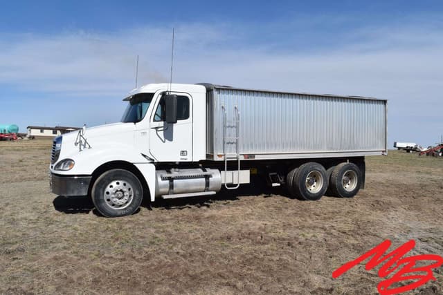 Image of Freightliner Columbia equipment image 3
