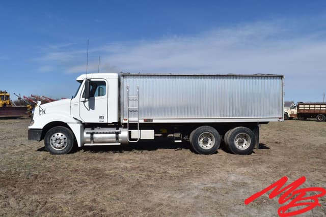 Image of Freightliner Columbia equipment image 4