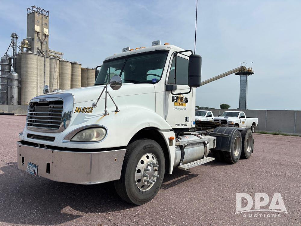 Image of Freightliner Columbia Primary image