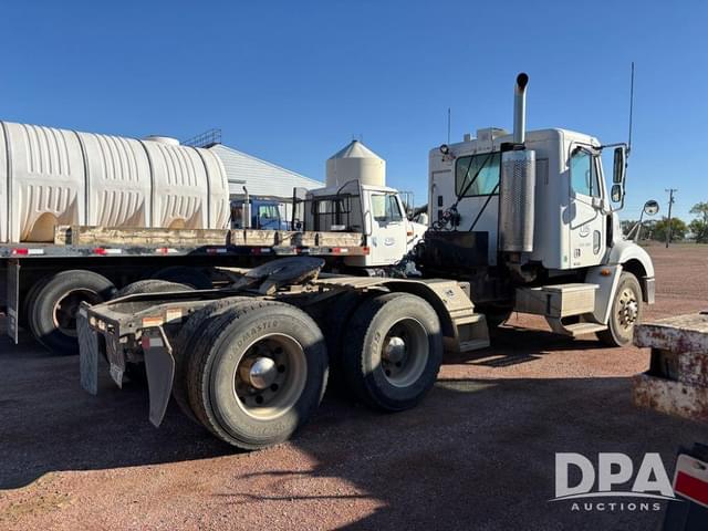 Image of Freightliner Columbia equipment image 2