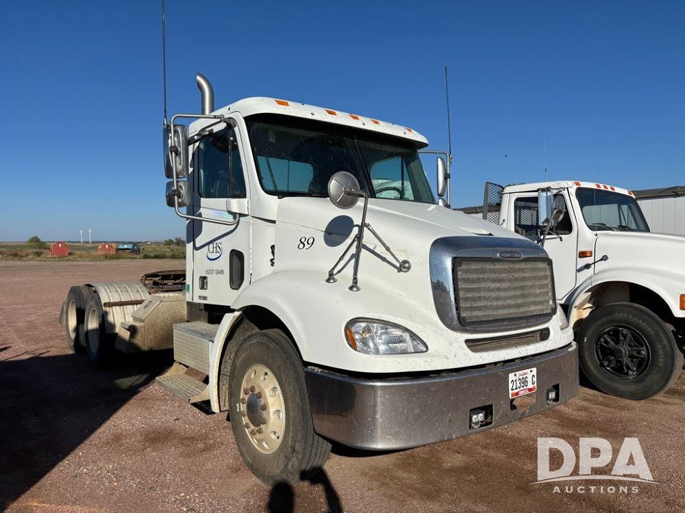 2006 Freightliner Columbia Equipment Image0