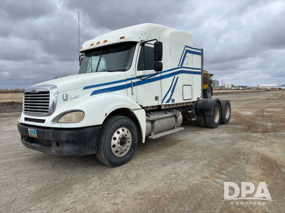 Image of Freightliner Columbia Primary image