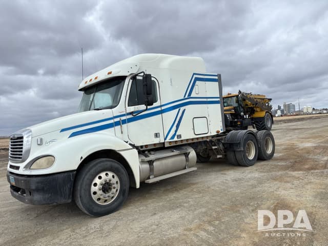 Image of Freightliner Columbia equipment image 1