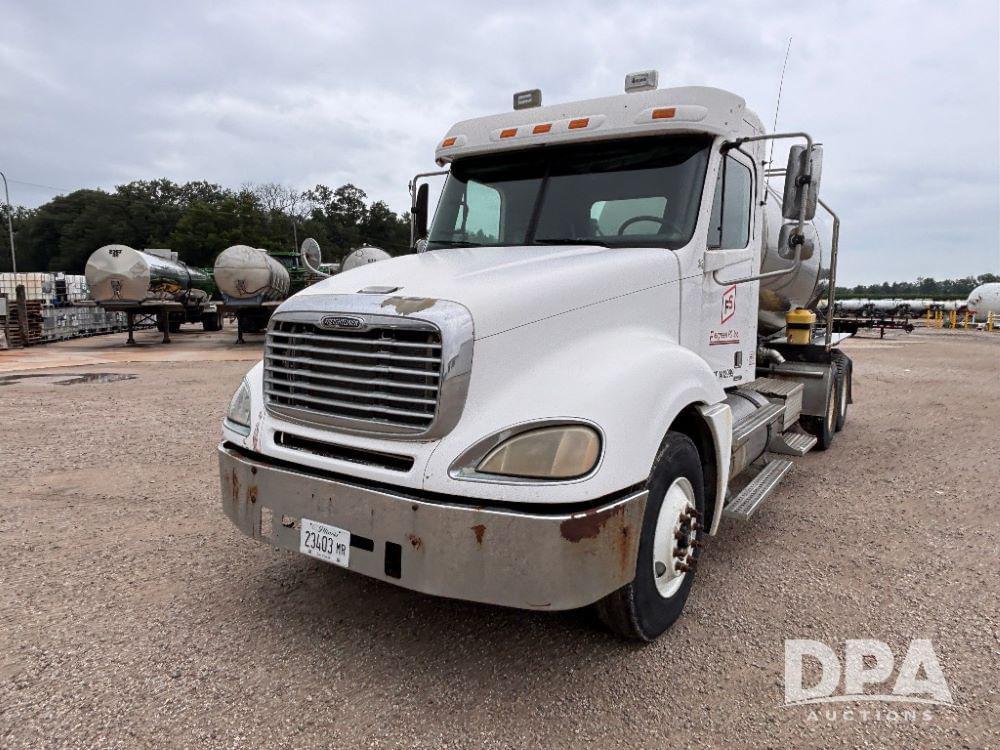 Image of Freightliner Columbia Primary image
