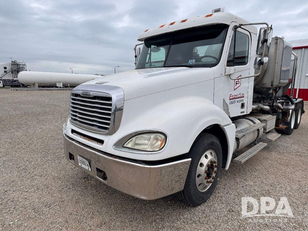 Image of Freightliner Columbia Primary image