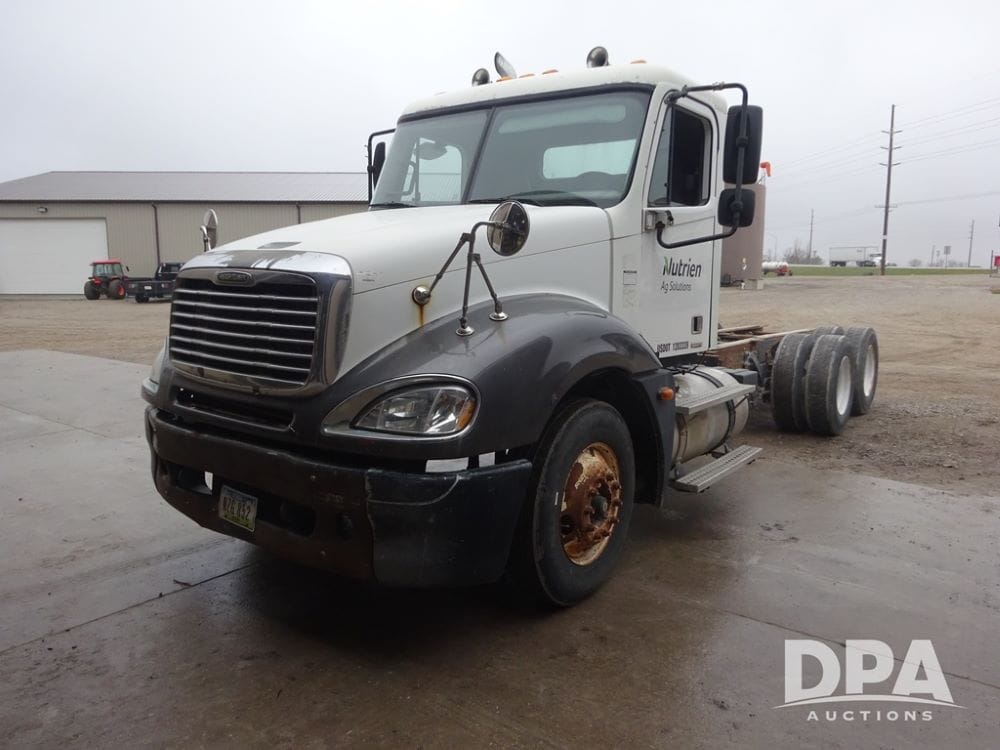 2006 Freightliner Columbia Equipment Image0