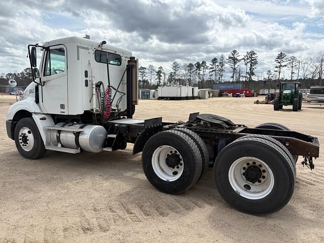 Image of Freightliner Columbia equipment image 1