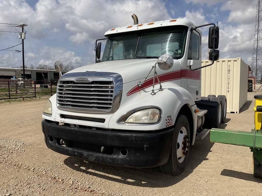Image of Freightliner Columbia Primary image