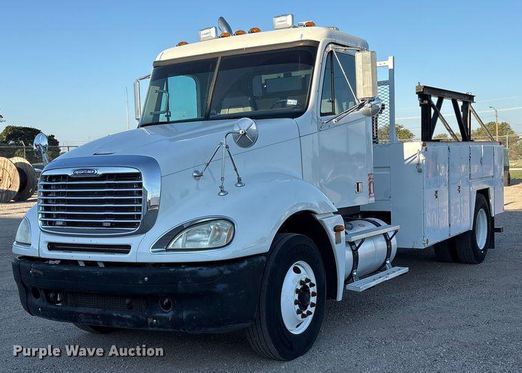 Image of Freightliner Columbia Primary image