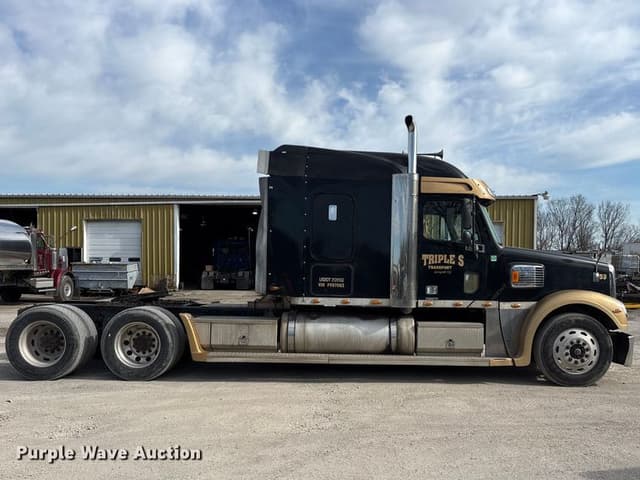 Image of Freightliner Coronado equipment image 3