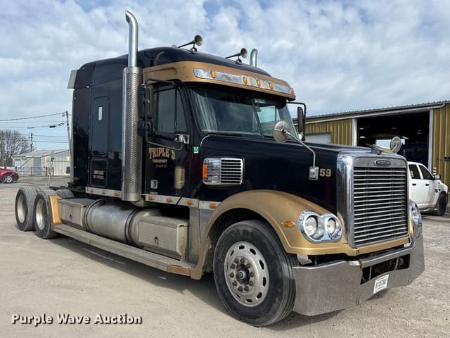 Image of Freightliner Coronado equipment image 2