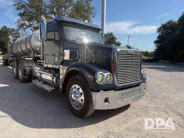 Image of Freightliner Coronado equipment image 4