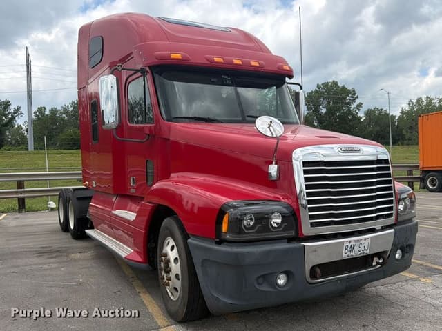 Image of Freightliner CST120 equipment image 2