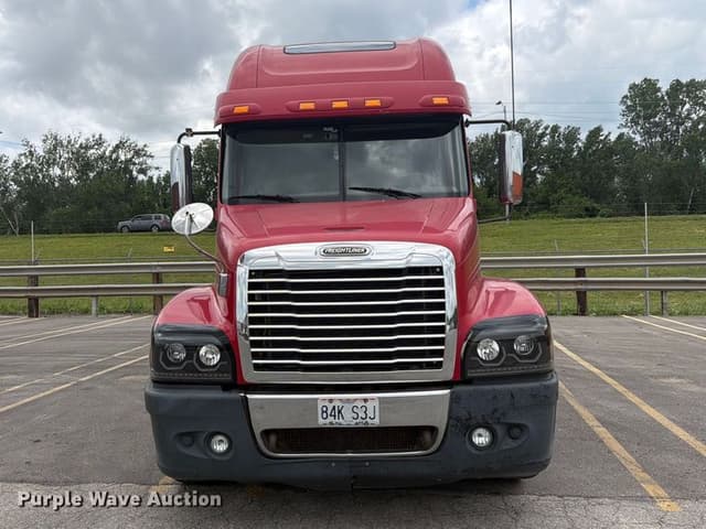 Image of Freightliner CST120 equipment image 1
