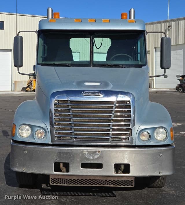 Image of Freightliner CST120 equipment image 1